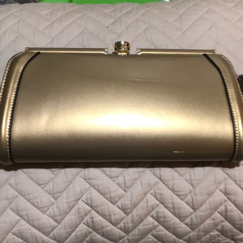 MKF Mia Le Farrow clutch NWT